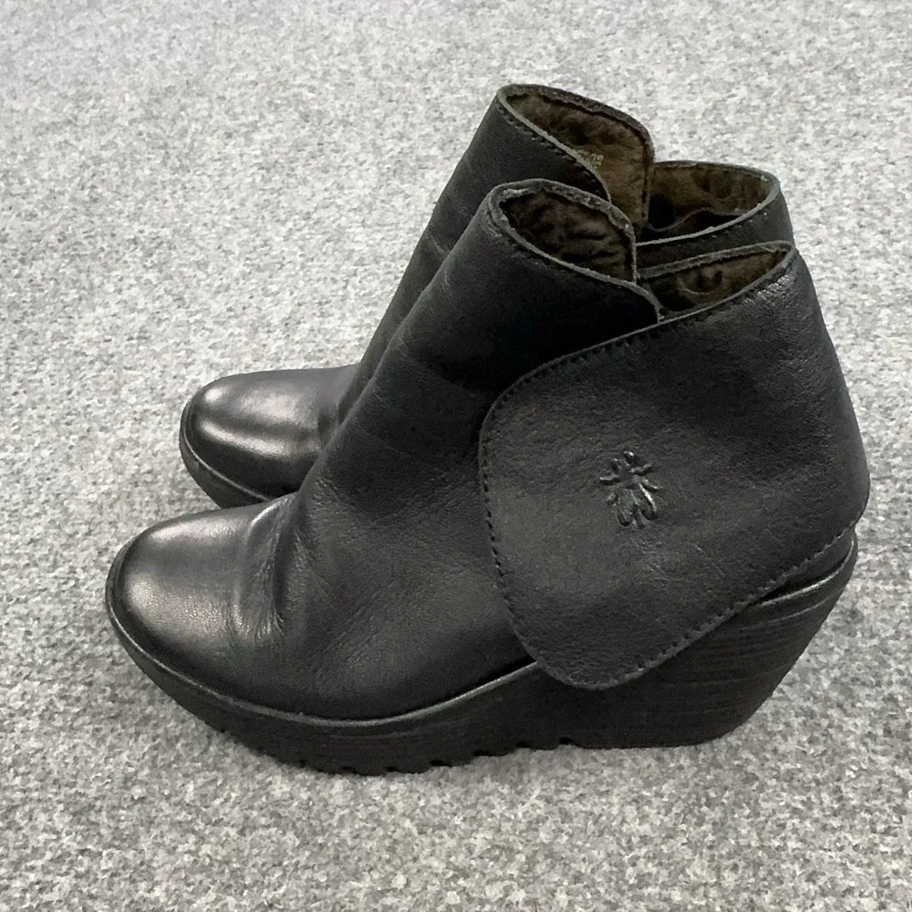 FLY London Boots Womens Size 7.5 Black Leather Wedge Ankle Booties P500046008